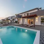 Villa Four Bedroom With Sea View And Private Pool 8