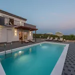 Four Bedroom With Sea View And Private Pool 8 *