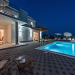 Four Bedroom With Sea View And Private Pool 8 * Debeljak