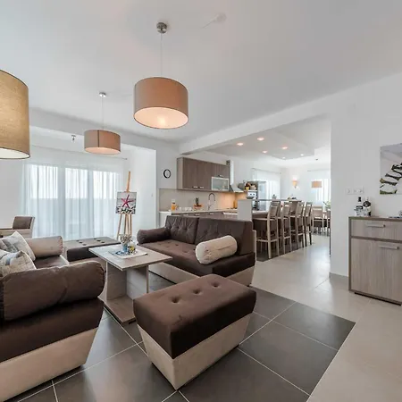 Four Bedroom With Sea View And Private Pool 8