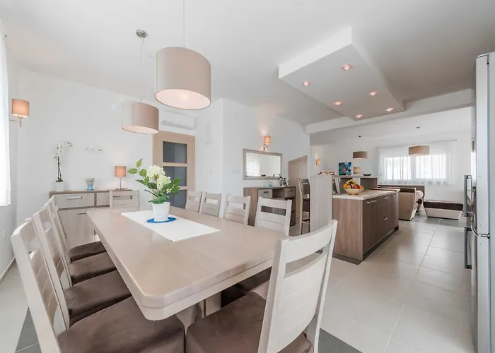 Four Bedroom With Sea View And Private Pool 8 Debeljak