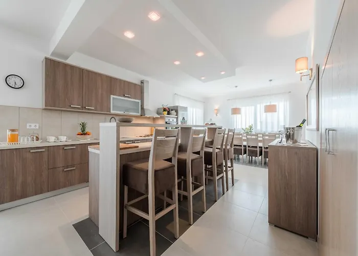 Four Bedroom With Sea View And Private Pool 8 * Debeljak