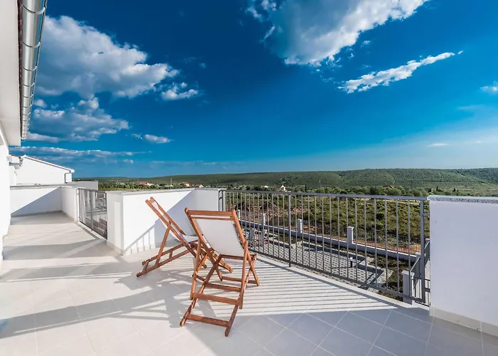 Four Bedroom With Sea View And Private Pool 8 * Debeljak
