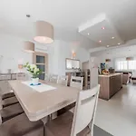 Four Bedroom With Sea View And Private Pool 8 Debeljak