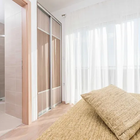 Four Bedroom With Sea View And Private Pool 8 * Debeljak