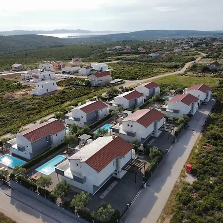 Four Bedroom With Sea View And Private Pool 8 فيلة *