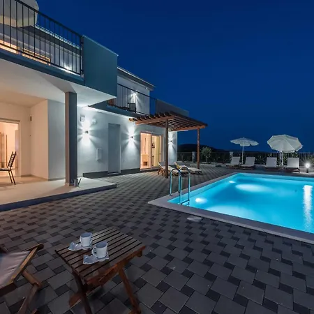 Four Bedroom With Sea View And Private Pool 8 * Debeljak