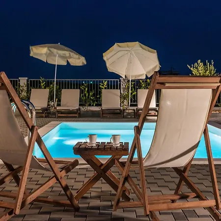 Four Bedroom With Sea View And Private Pool 8 * Debeljak