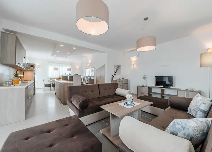 Vila Four Bedroom With Sea View And Private Pool 8