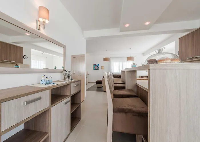 Four Bedroom With Sea View And Private Pool 8 * Debeljak
