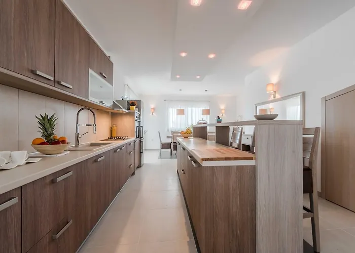 Four Bedroom With Sea View And Private Pool 8 * Debeljak