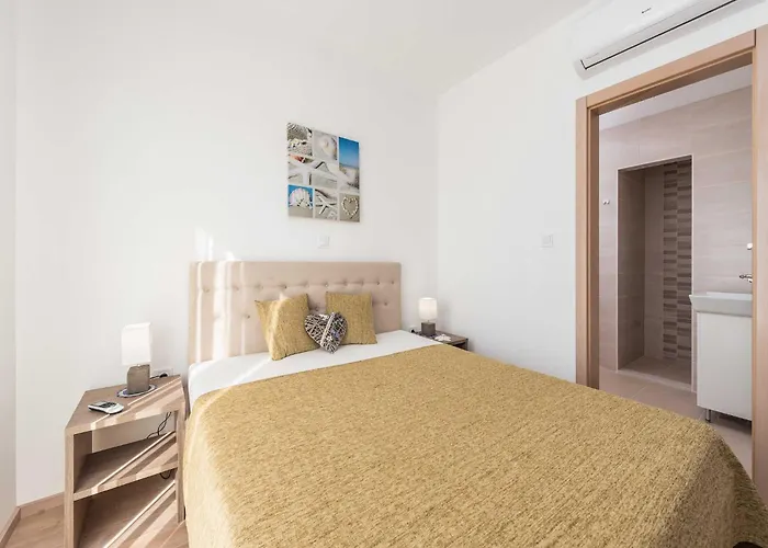 Vila Four Bedroom With Sea View And Private Pool 8