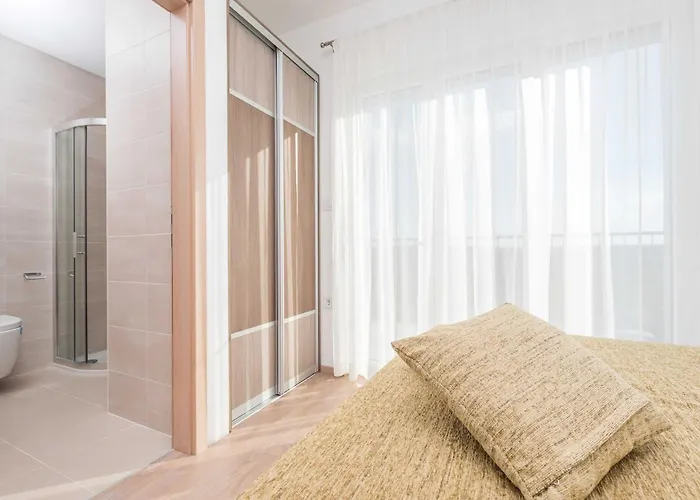 Four Bedroom With Sea View And Private Pool 8 * Debeljak