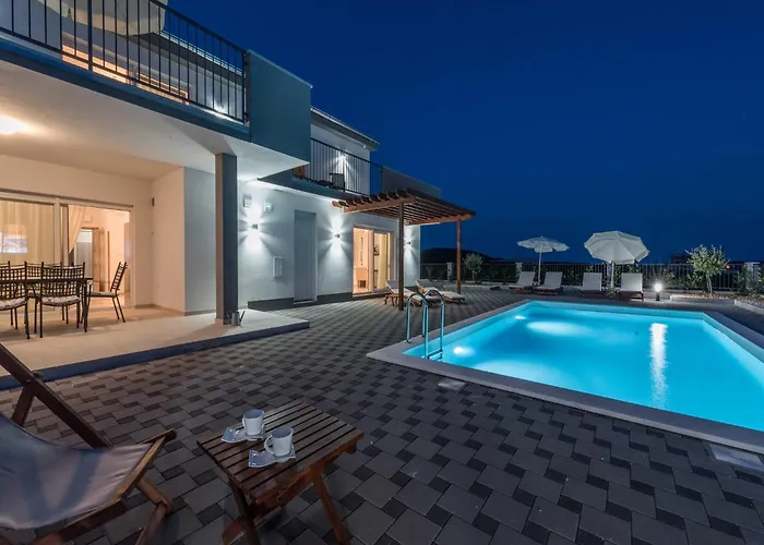 Four Bedroom With Sea View And Private Pool 8 * Debeljak