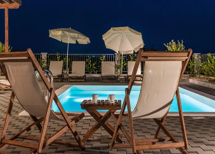 Four Bedroom With Sea View And Private Pool 8 * Debeljak